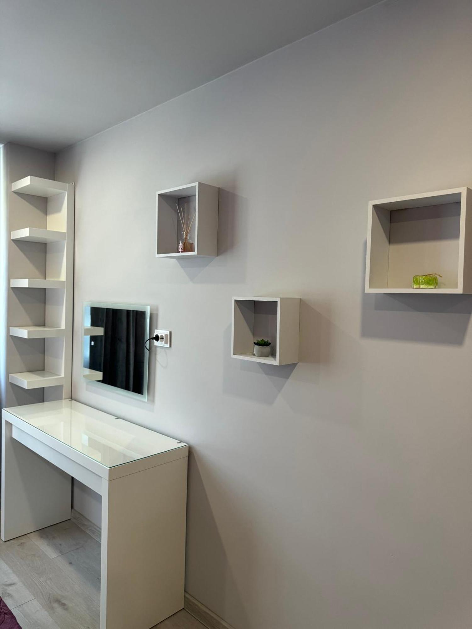 West Park Apartment *